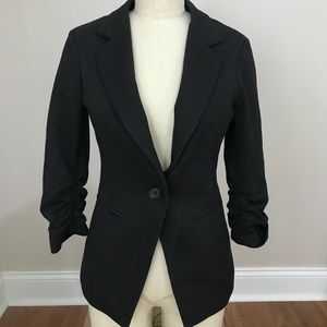 Fitted lapel blazer